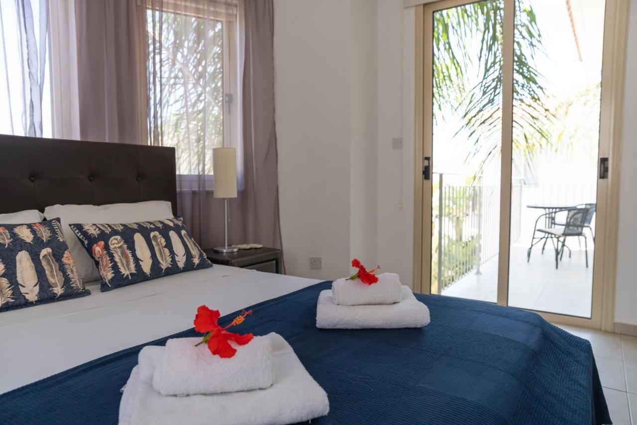 Palm Villa Ekaterina 4 Bdrm Paralimni Buitenkant foto