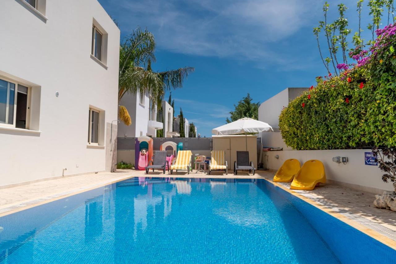 Palm Villa Ekaterina 4 Bdrm Paralimni Buitenkant foto
