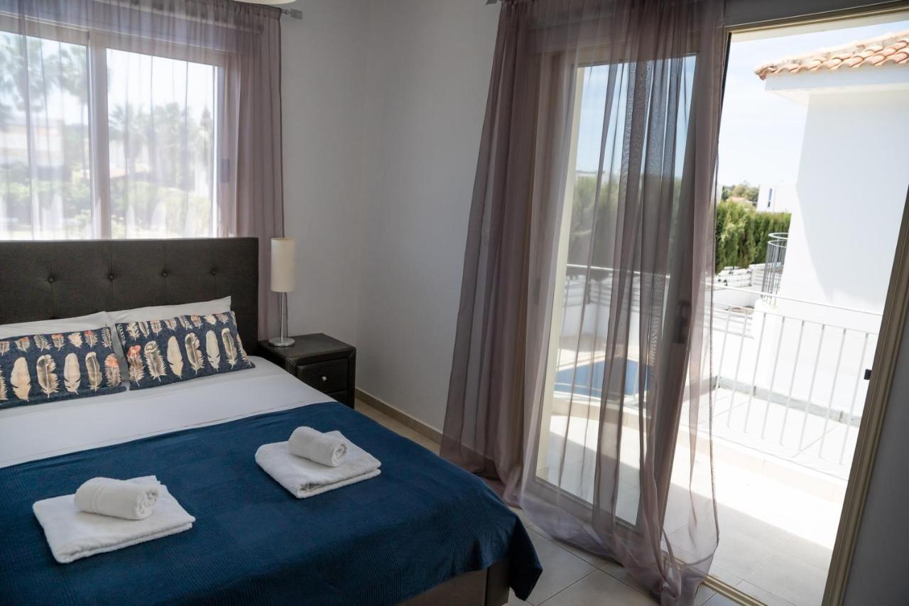 Palm Villa Ekaterina 4 Bdrm Paralimni Buitenkant foto