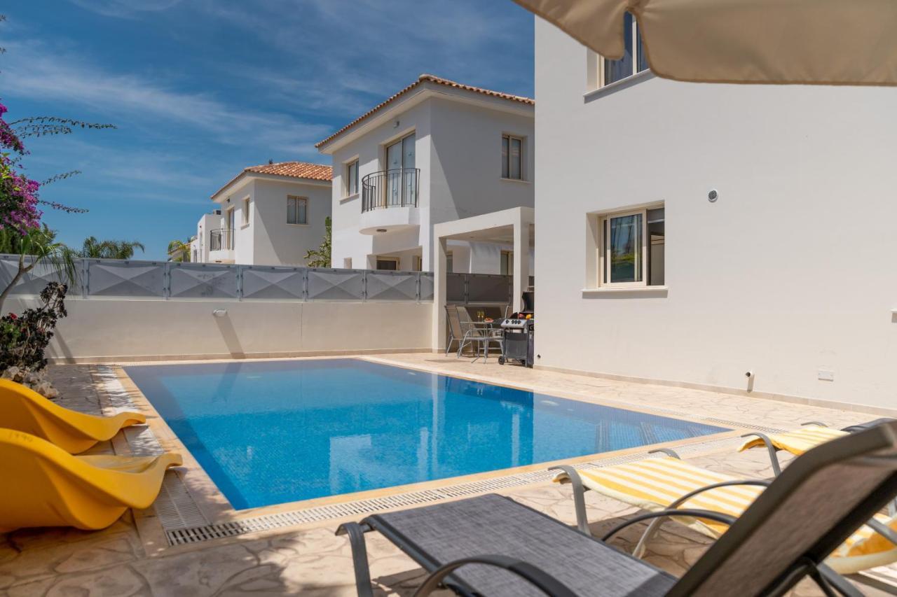 Palm Villa Ekaterina 4 Bdrm Paralimni Buitenkant foto