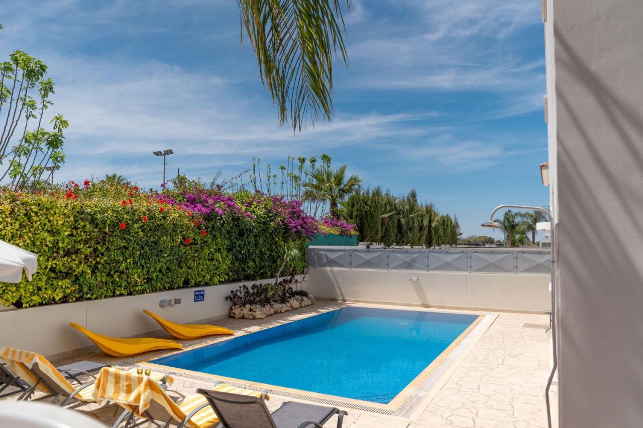 Palm Villa Ekaterina 4 Bdrm Paralimni Buitenkant foto