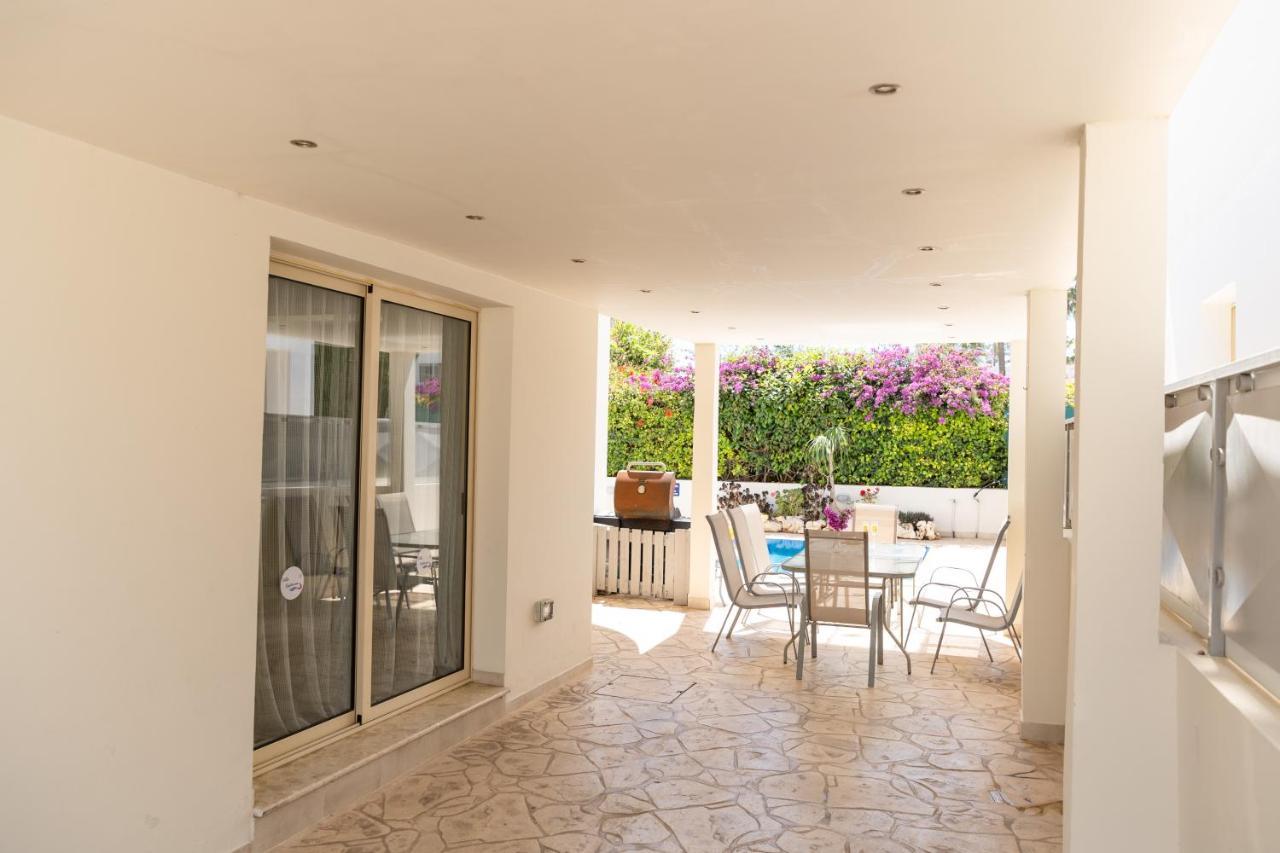 Palm Villa Ekaterina 4 Bdrm Paralimni Buitenkant foto