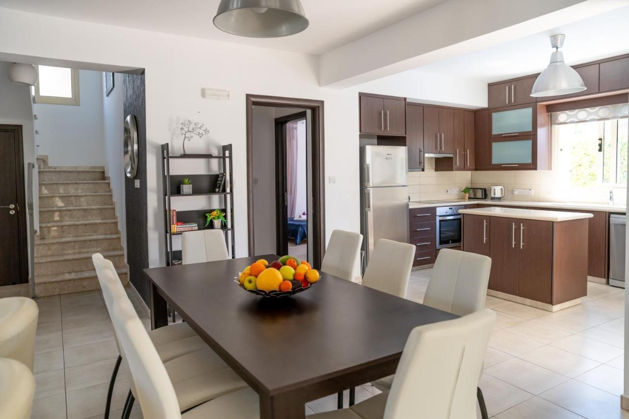 Palm Villa Ekaterina 4 Bdrm Paralimni Buitenkant foto