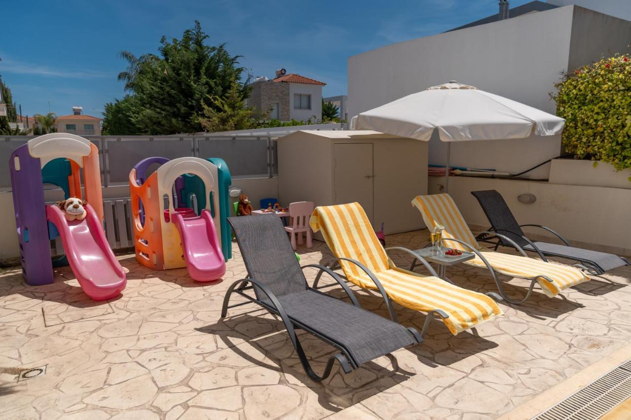 Palm Villa Ekaterina 4 Bdrm Paralimni Buitenkant foto