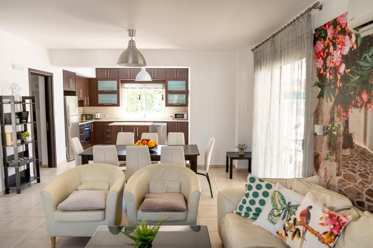 Palm Villa Ekaterina 4 Bdrm Paralimni Buitenkant foto