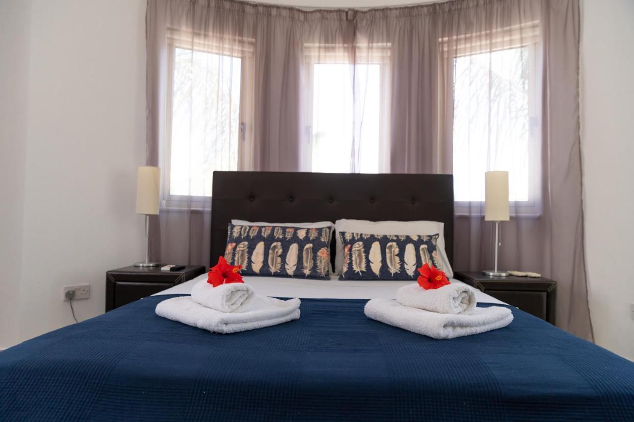 Palm Villa Ekaterina 4 Bdrm Paralimni Buitenkant foto