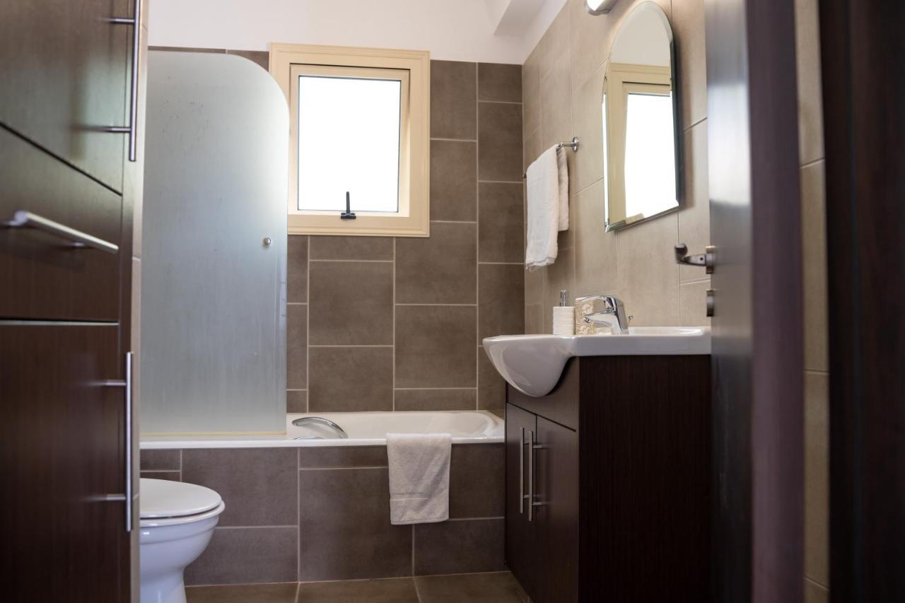 Palm Villa Ekaterina 4 Bdrm Paralimni Buitenkant foto