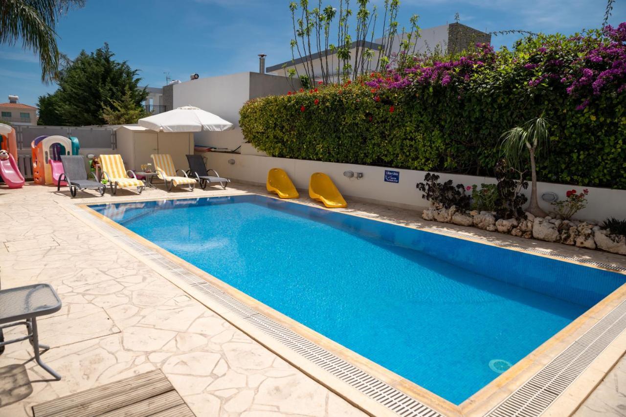 Palm Villa Ekaterina 4 Bdrm Paralimni Buitenkant foto