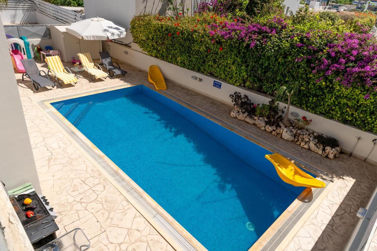 Palm Villa Ekaterina 4 Bdrm Paralimni Buitenkant foto