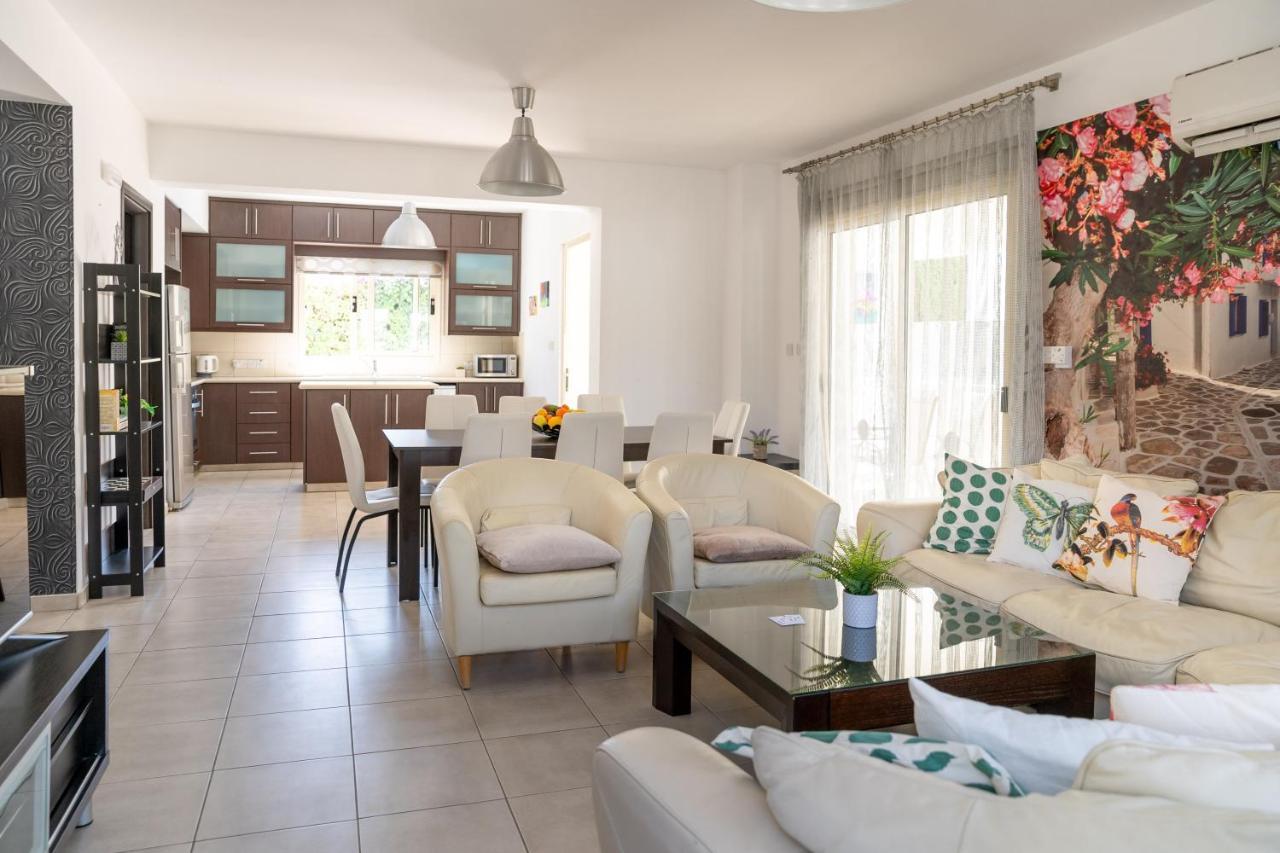 Palm Villa Ekaterina 4 Bdrm Paralimni Buitenkant foto