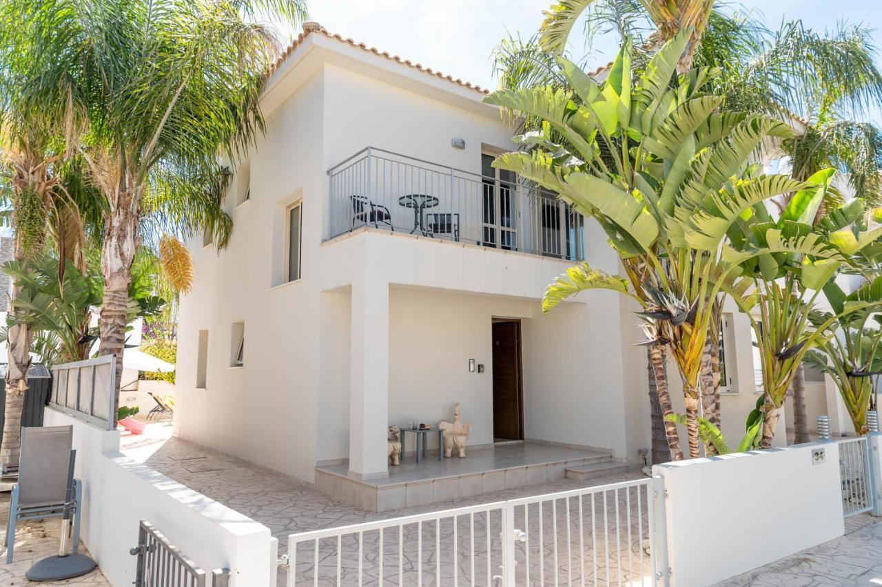 Palm Villa Ekaterina 4 Bdrm Paralimni Buitenkant foto